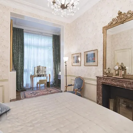Veeve - Antique Charm By Arc De Triomphe *