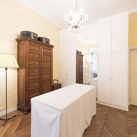 Veeve - Antique Charm By Arc De Triomphe *