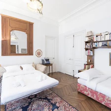 Veeve - Antique Charm By Arc De Triomphe Apartment Paris