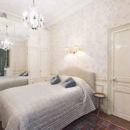 Lägenhet Veeve - Antique Charm By Arc De Triomphe *