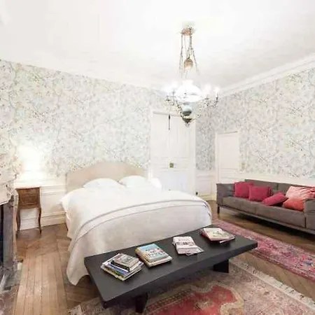 Veeve - Antique Charm By Arc De Triomphe Paris