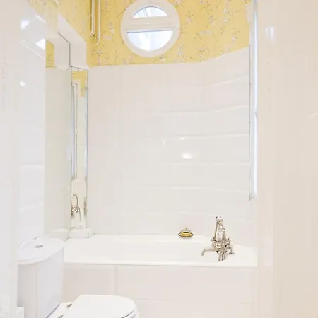 Veeve - Antique Charm By Arc De Triomphe *